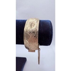 Vintage Coro Pegasus 1” Wide Hinged Bangle Bracelet Gold Tone Floral Size 6.5-7